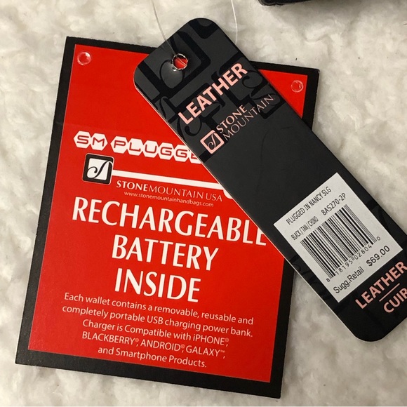 New Stone Mountain Leather Wristlet Wallet W/Rechargeable Phone Battery - Picture 2 of 9